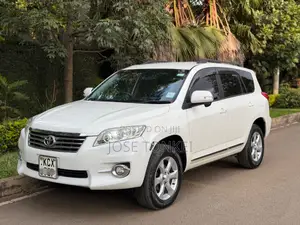 Toyota Vanguard 2013 White