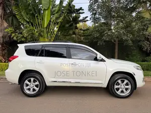 Toyota Vanguard 2013 White