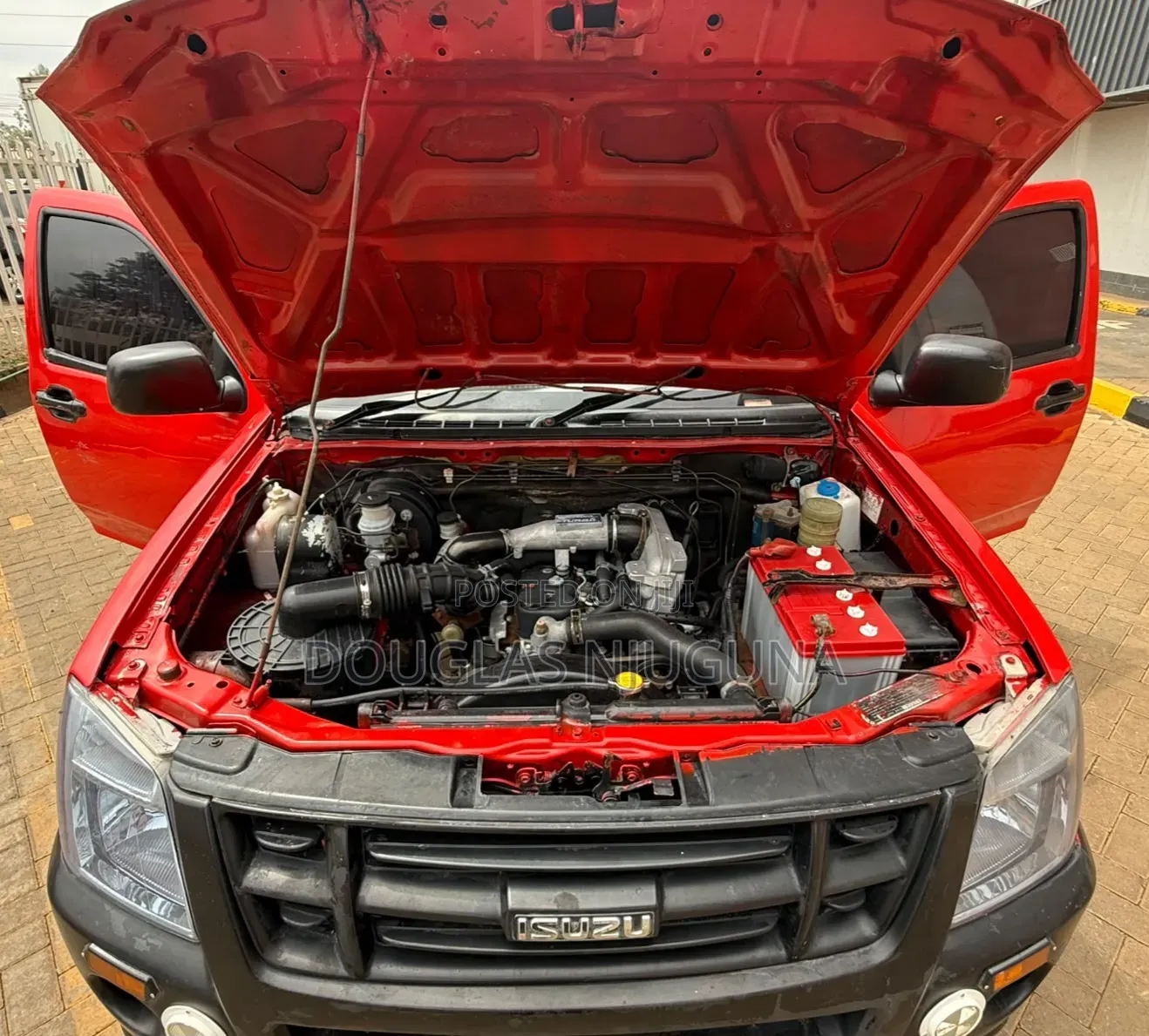Isuzu D-MAX 2010 Red
