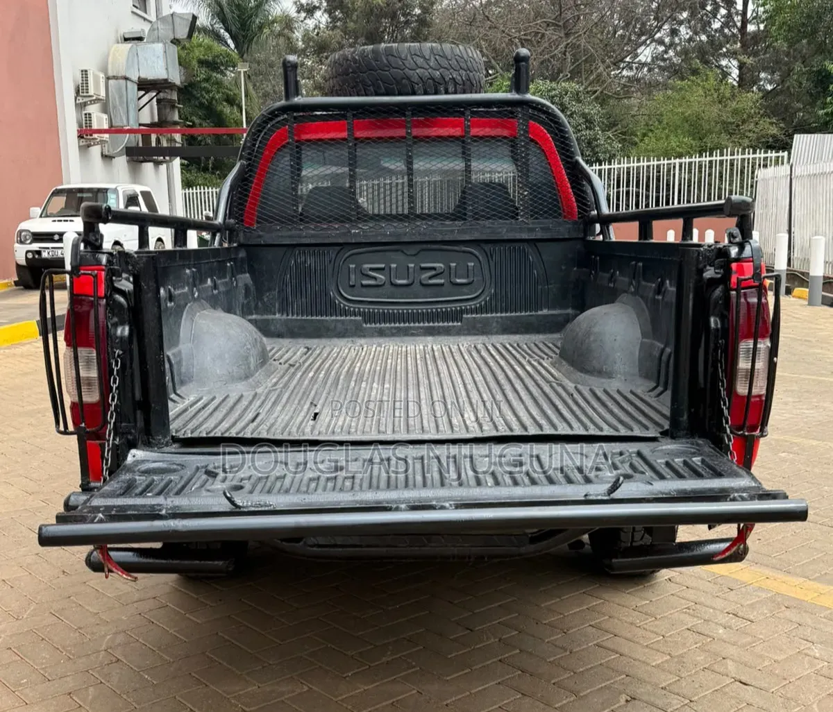 Isuzu D-MAX 2010 Red