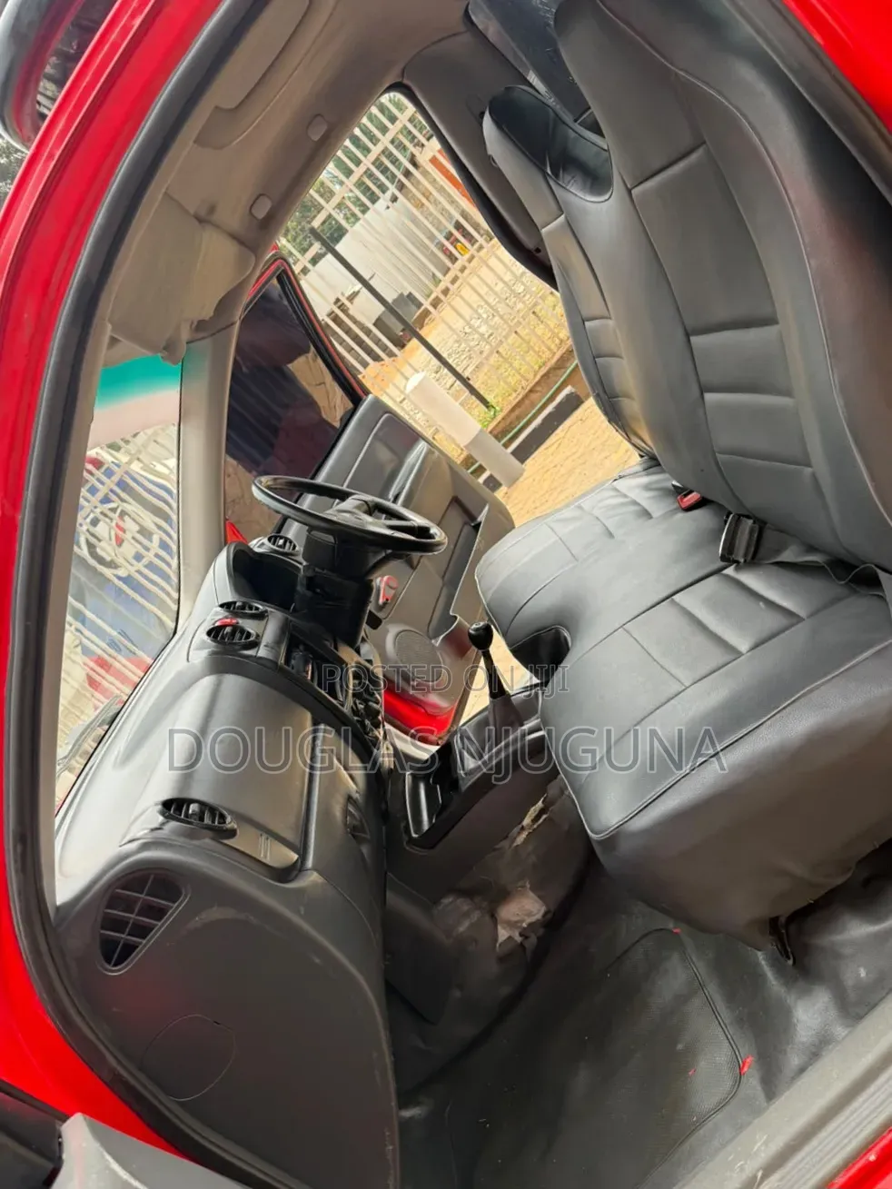 Isuzu D-MAX 2010 Red