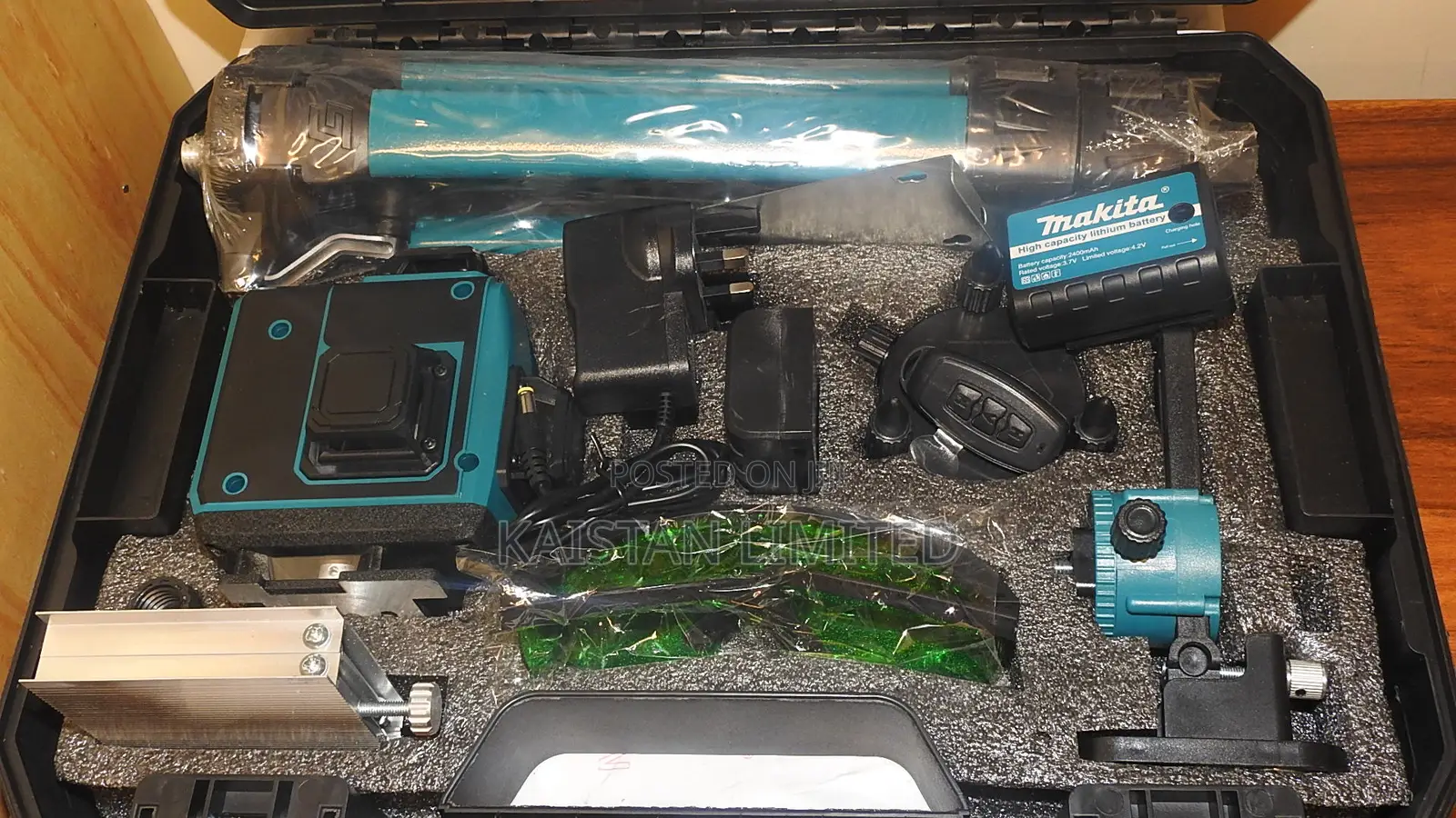 Makita Green Laser Level Complete Set With Accessories