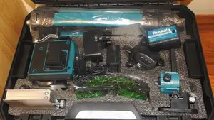 Makita Green Laser Level Complete Set With Accessories