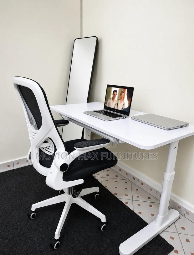 Manually Adjustable Table +Chair - thumbnail 2