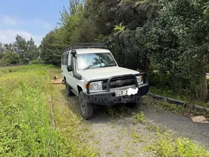 Toyota Land Cruiser 2009 White