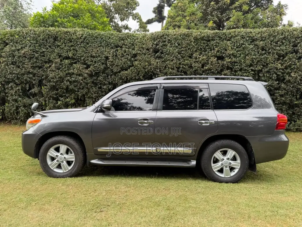 Toyota Land Cruiser 4.6 V8 ZX 2012 Gray