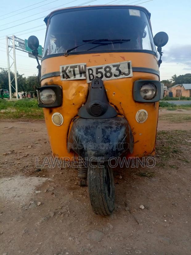 Piaggio 2018 Yellow - thumbnail 4