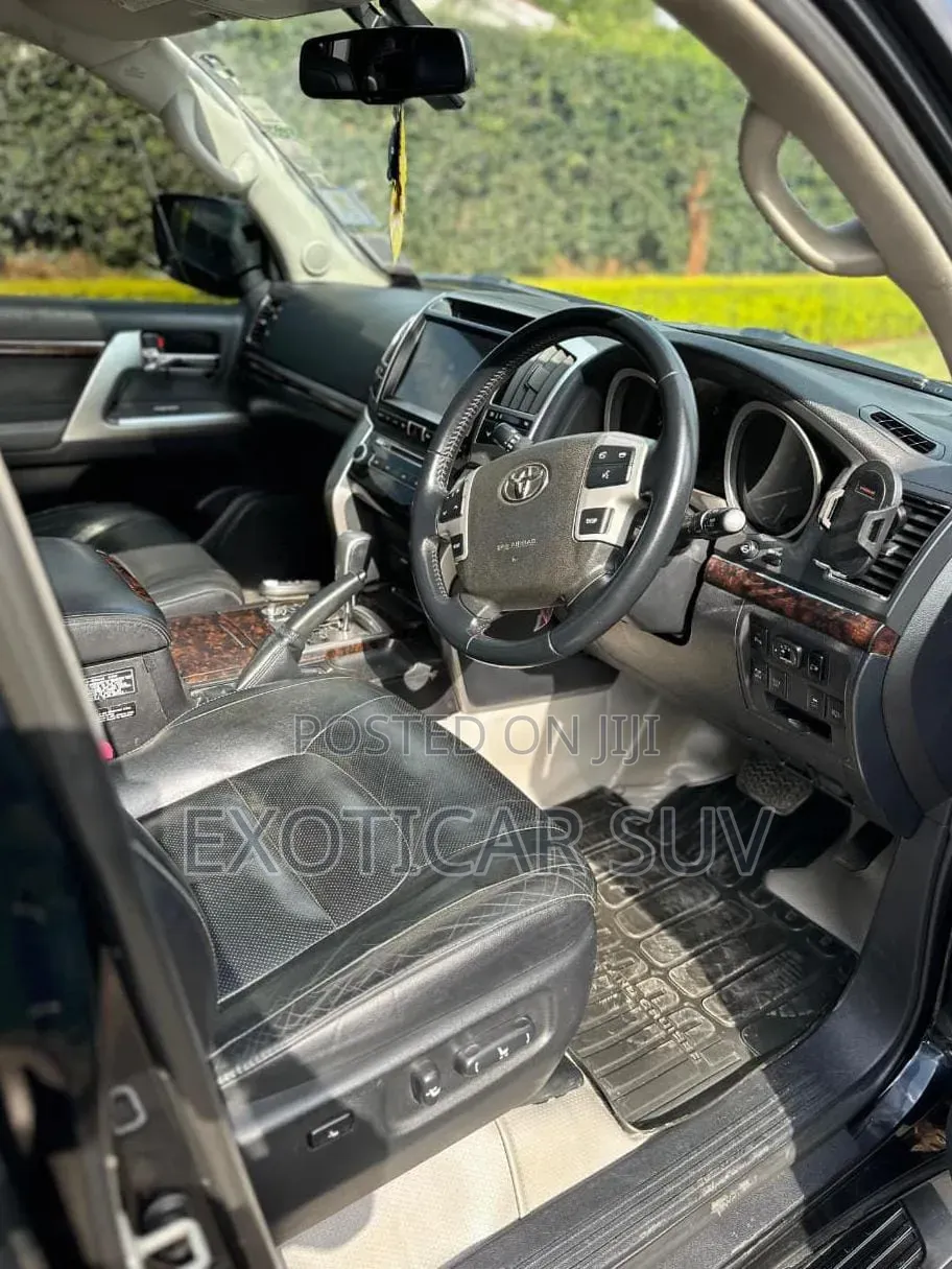 Toyota Land Cruiser 4.5 V8 GX-R 2012
