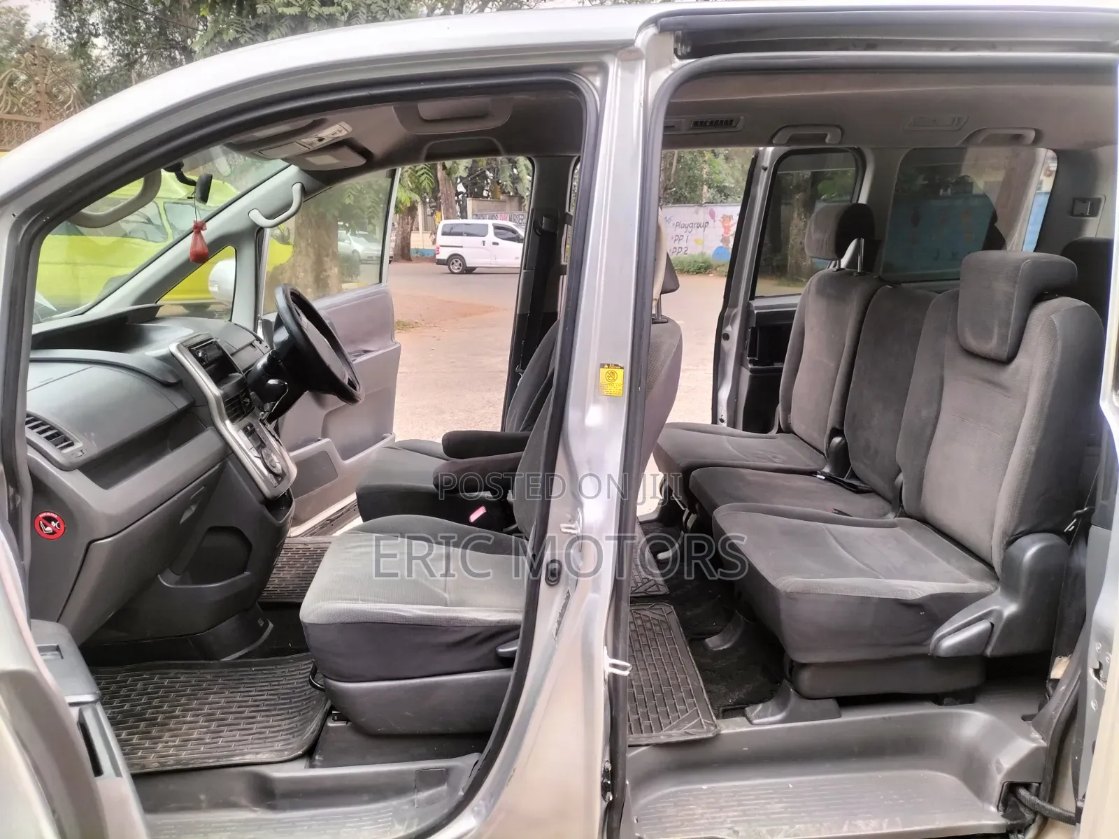 Toyota Noah 2009 Silver