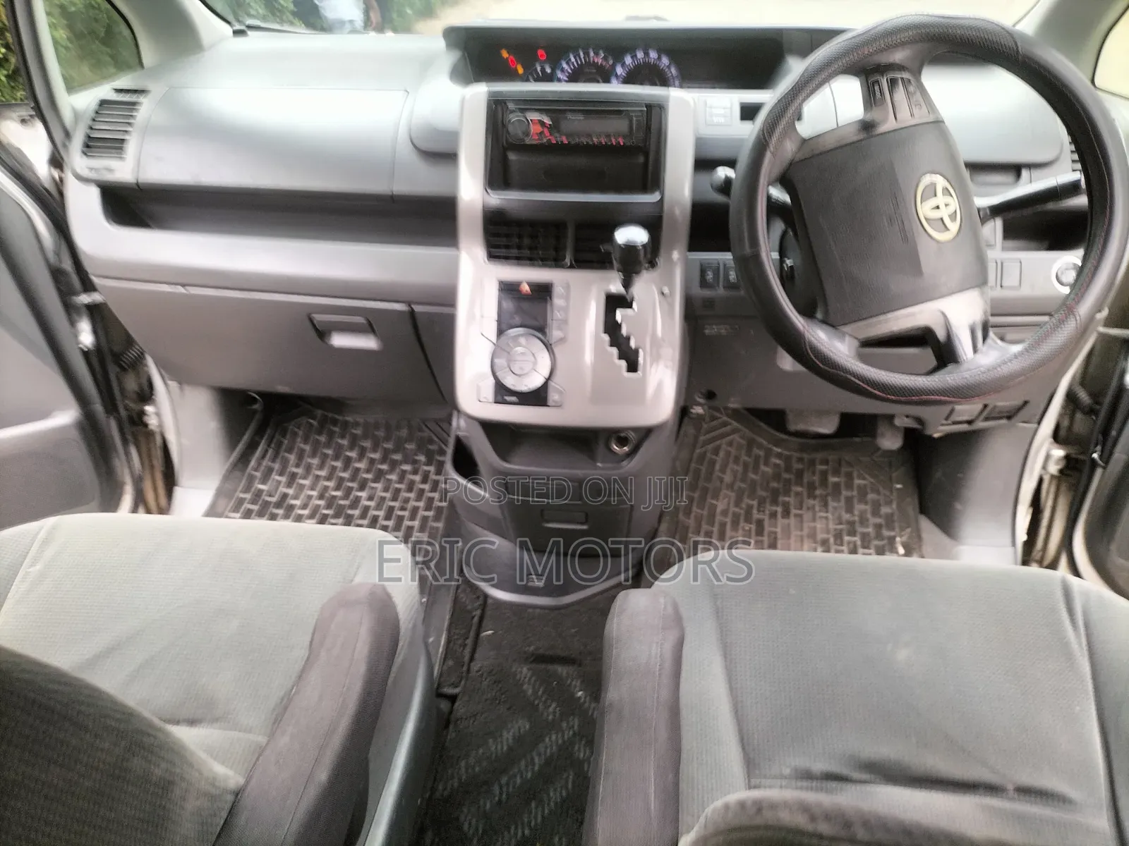 Toyota Noah 2009 Silver