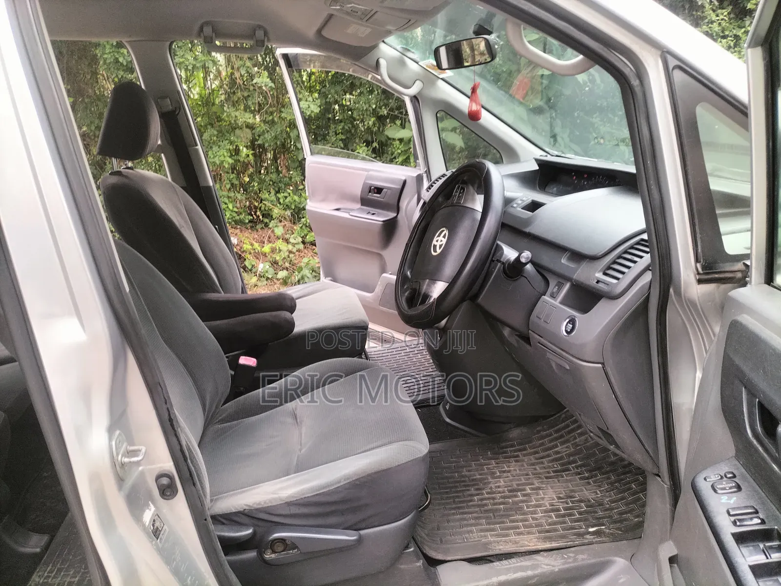 Toyota Noah 2009 Silver
