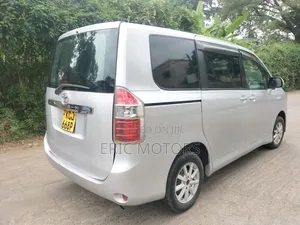 Toyota Noah 2009 Silver