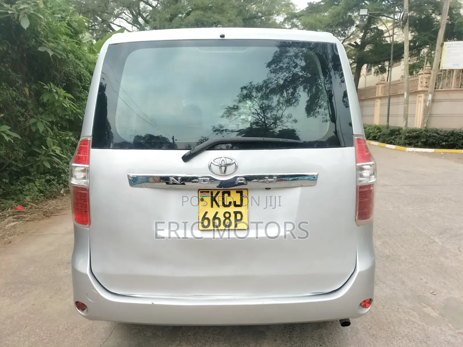 Toyota Noah 2009 Silver