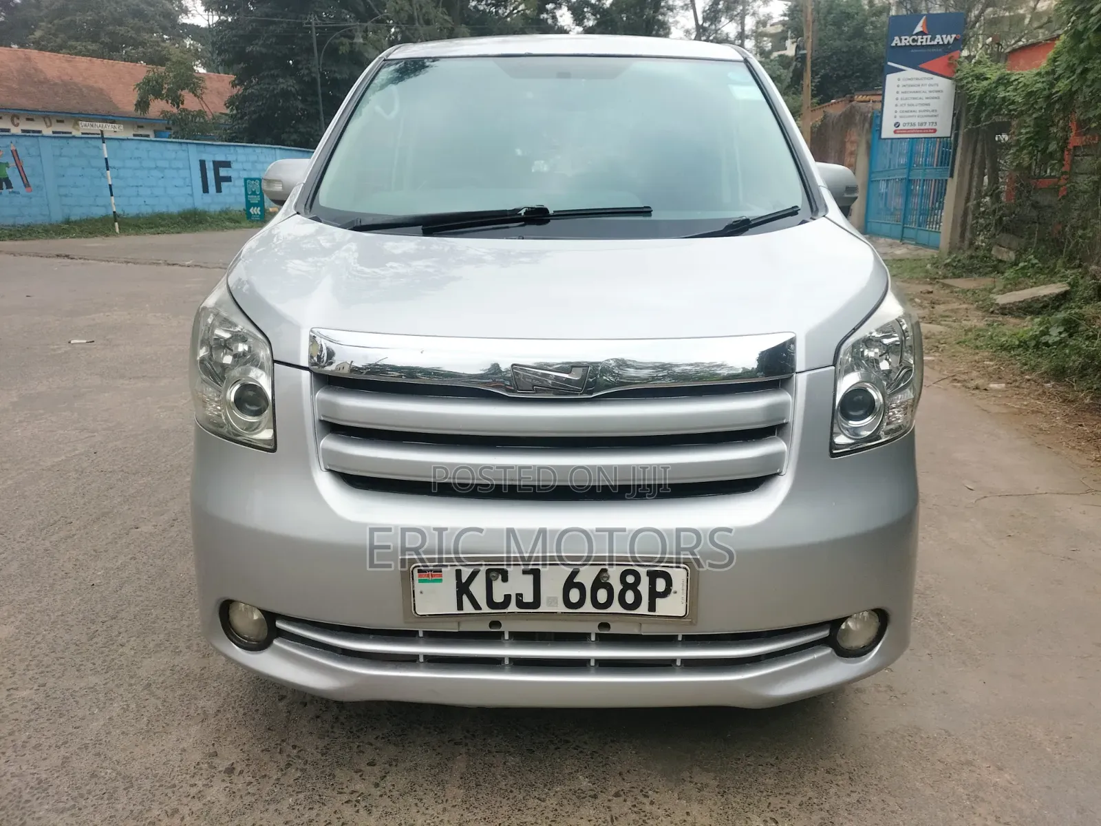 Toyota Noah 2009 Silver