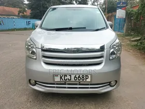 Toyota Noah 2009 Silver