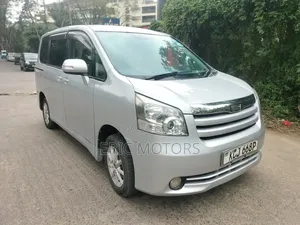 Toyota Noah 2009 Silver