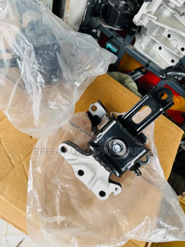 Mazda Demio Old Engine Mount Left Side - thumbnail 2
