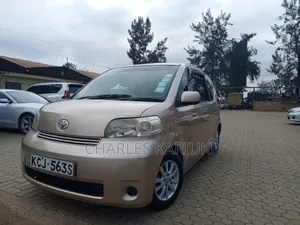 Toyota Porte 2009 Gold