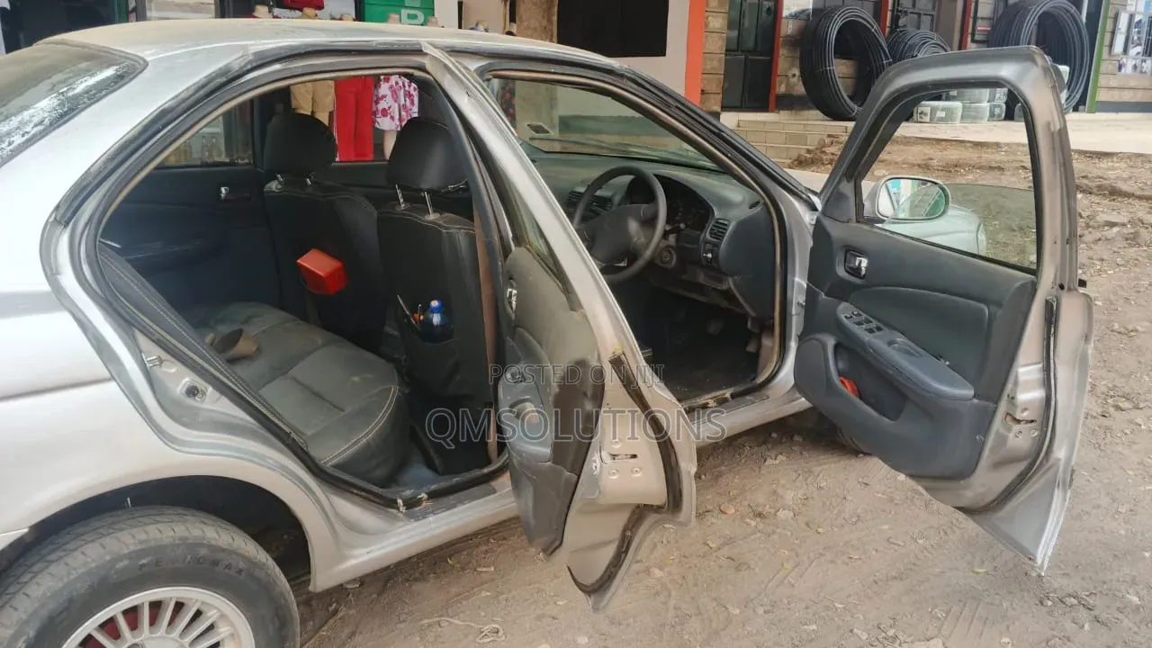 Nissan Sunny 1998 Silver