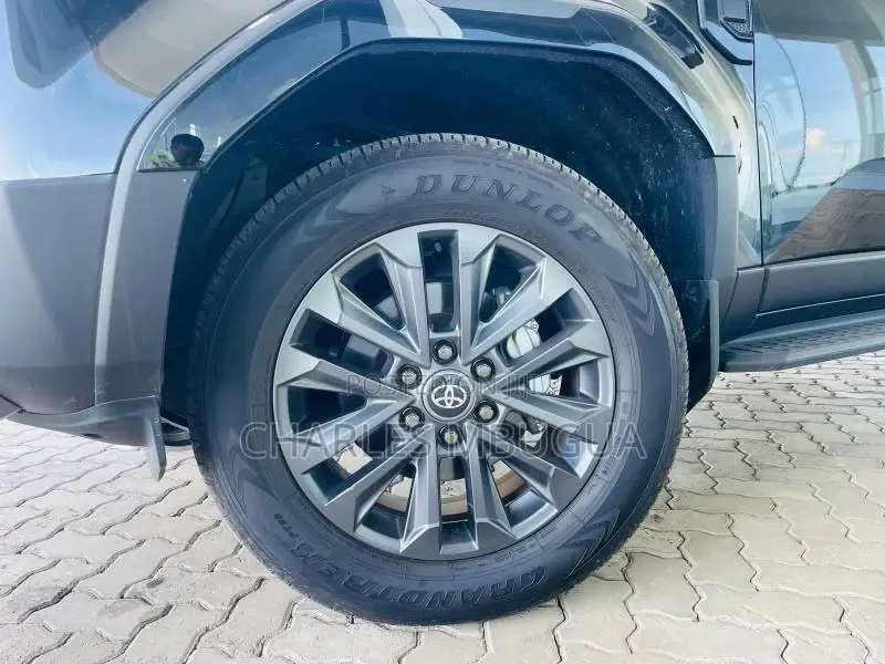 New Toyota Land Cruiser Prado 2.8 2024 Black