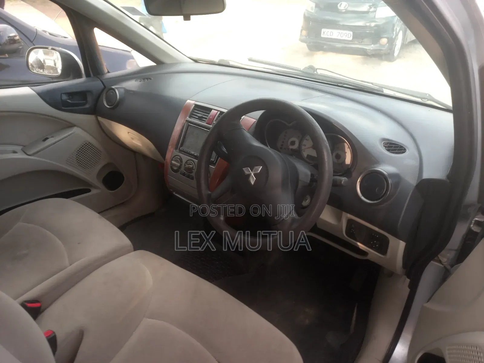 Mitsubishi Colt 2011 Silver