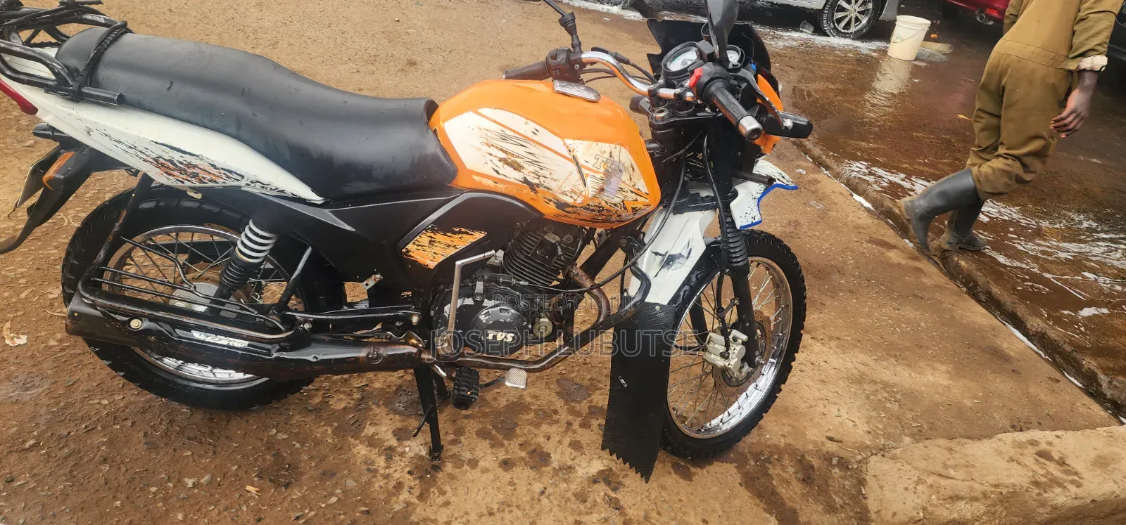 New TVS HLX 125 2024 Orange