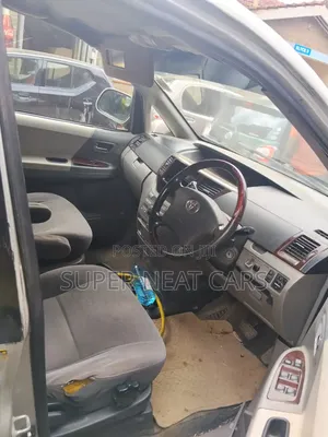 Toyota Noah 2005 Silver