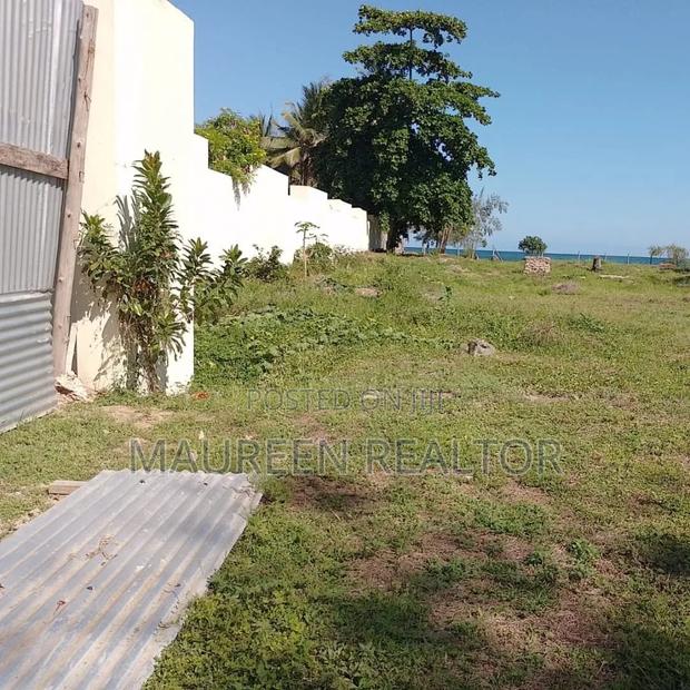 Prime Beach 1 Acre Land - Diani - thumbnail 4
