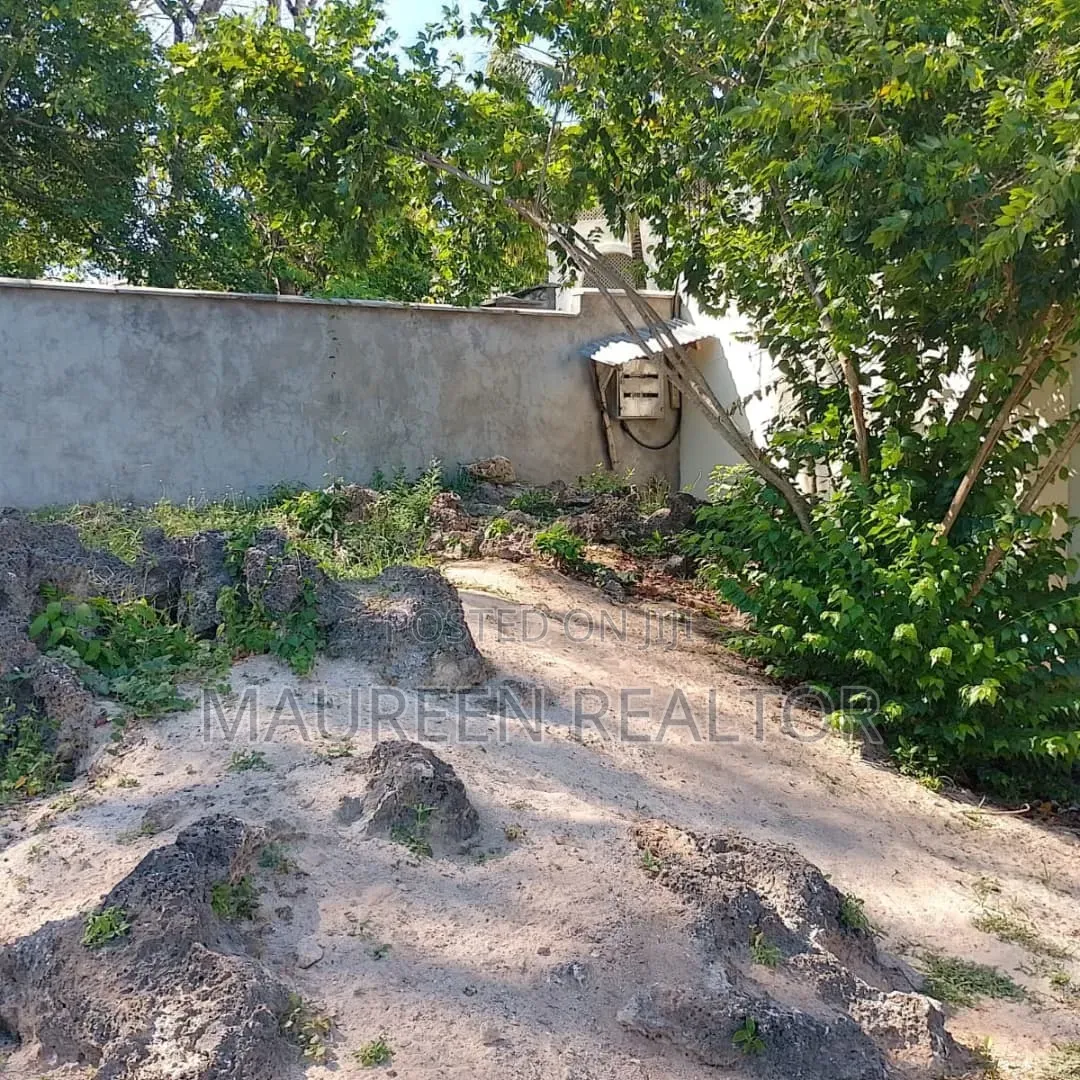Prime Beach 1 Acre Land - Diani