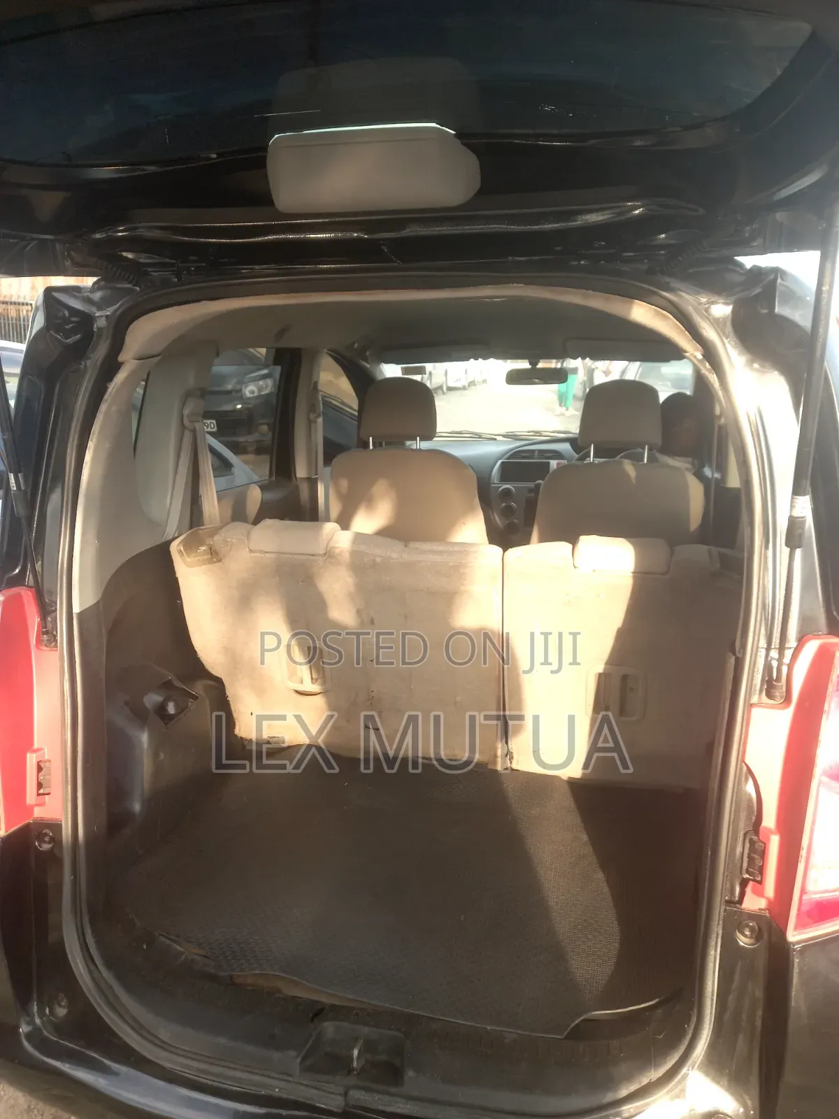 Toyota Ractis 2009 Maroon
