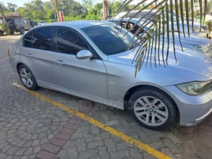 BMW 320i Sedan RWD 2007 Silver