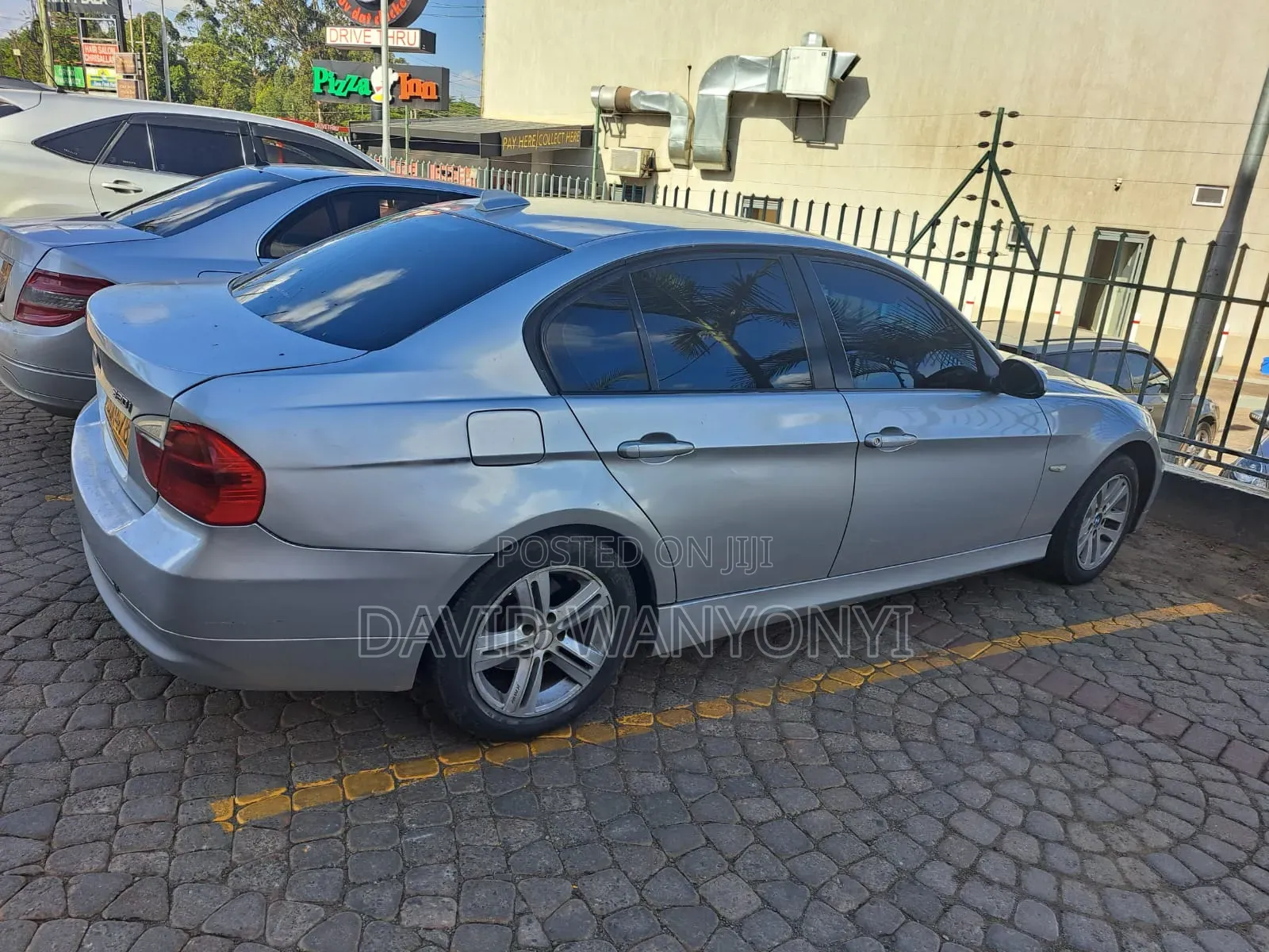 BMW 320i Sedan RWD 2007 Silver