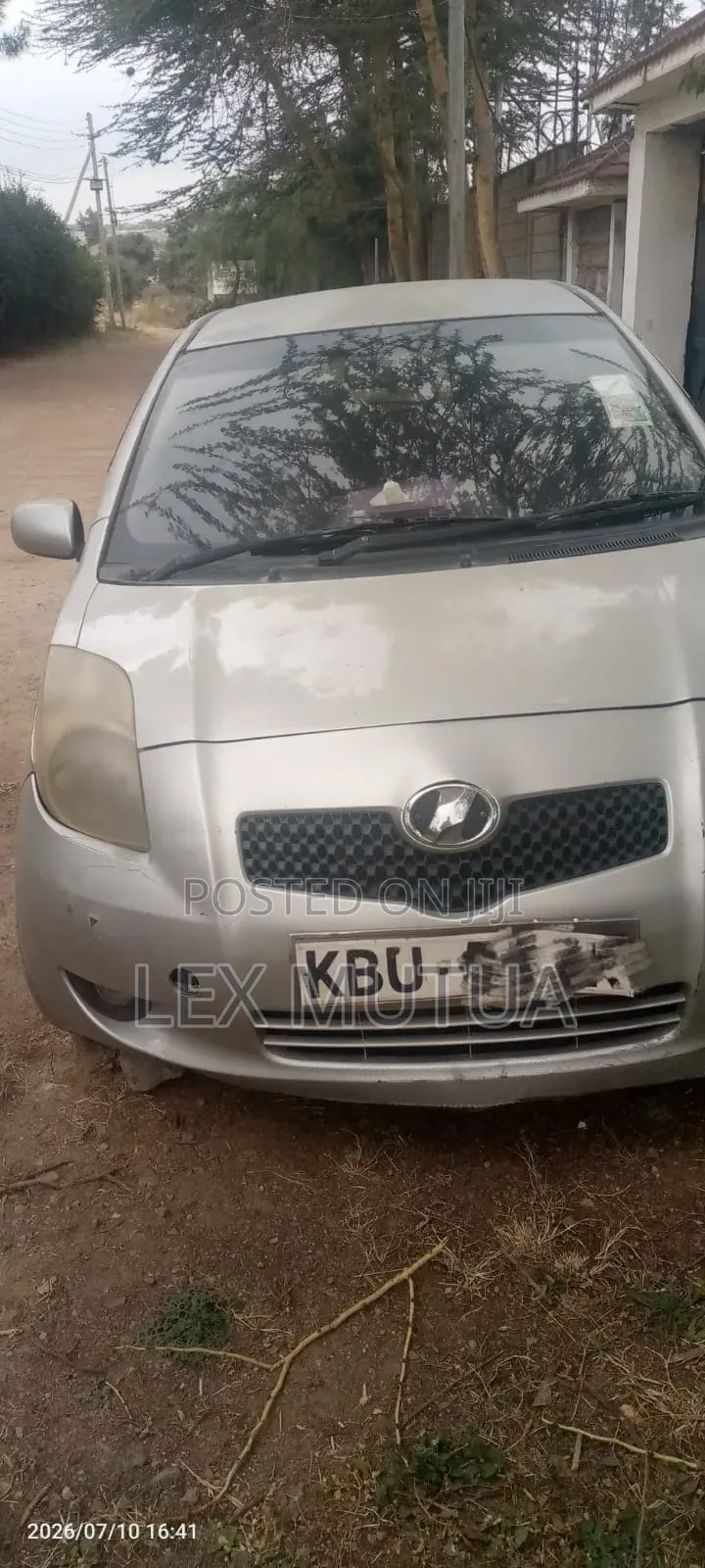 Toyota Vitz 2007 Silver