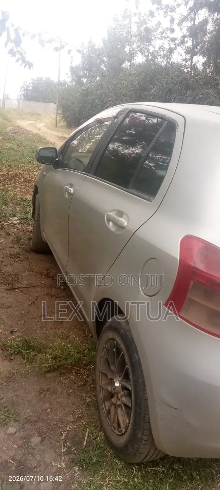 Toyota Vitz 2007 Silver
