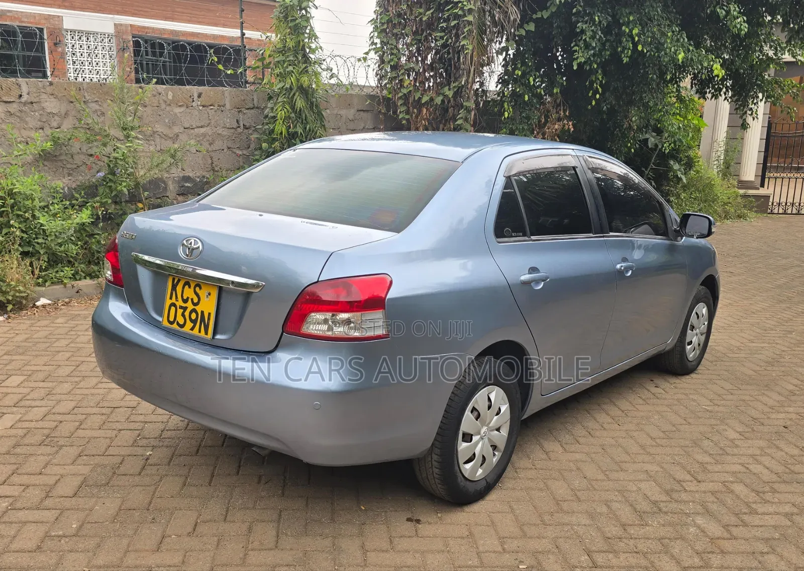 Toyota Belta 2011 Blue