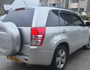 Suzuki Escudo 2011 Silver