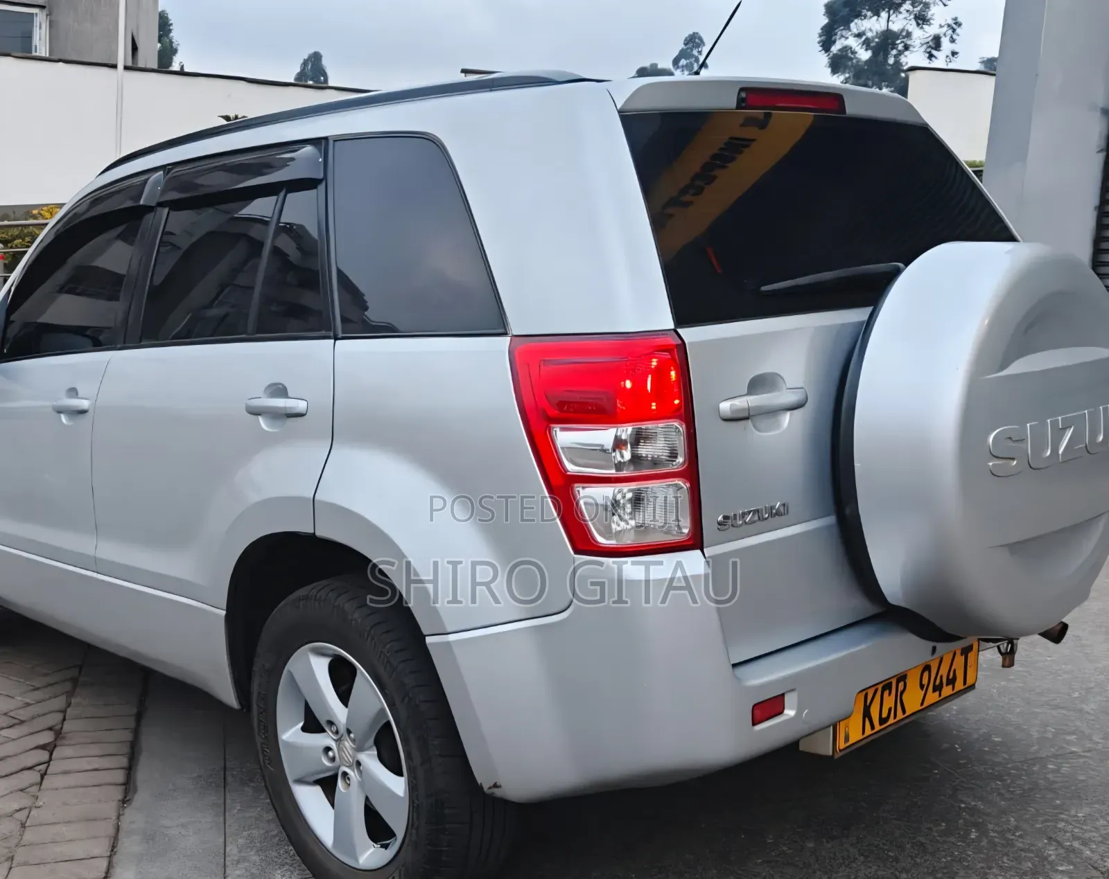 Suzuki Escudo 2011 Silver
