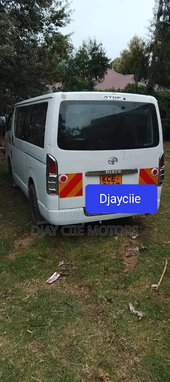 Toyota HiAce 2010 White