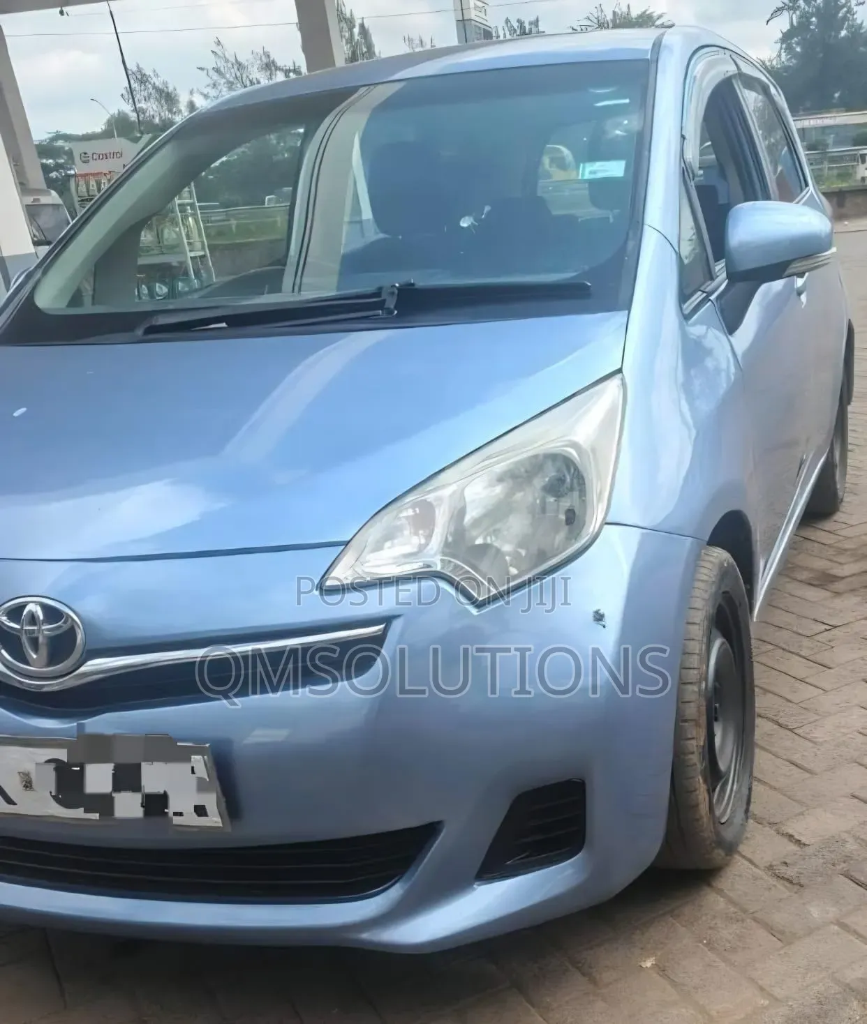 Toyota Ractis 2010 Silver