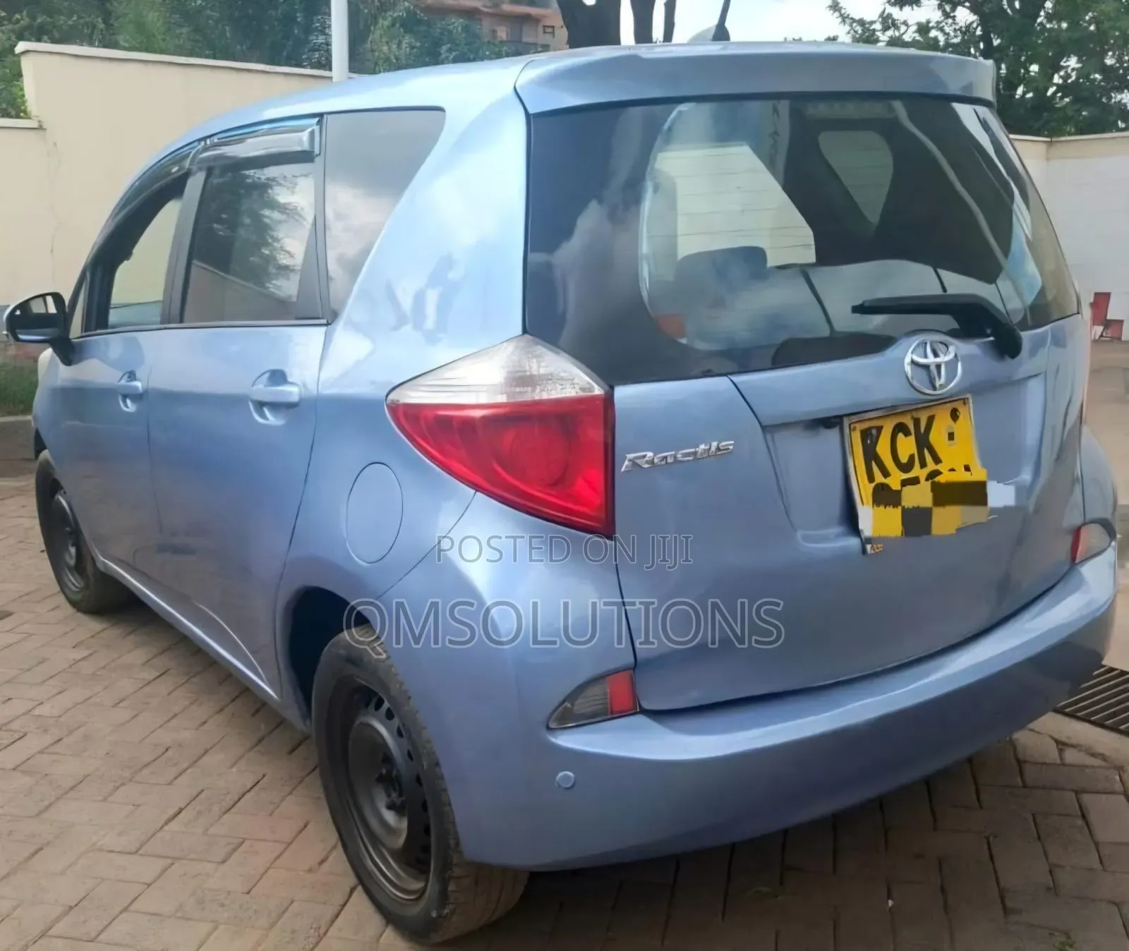 Toyota Ractis 2010 Silver