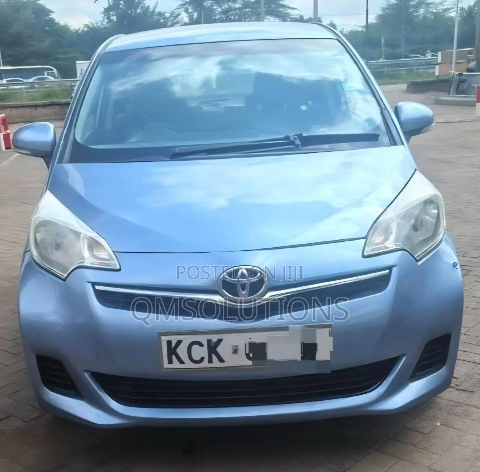 Toyota Ractis 2010 Silver