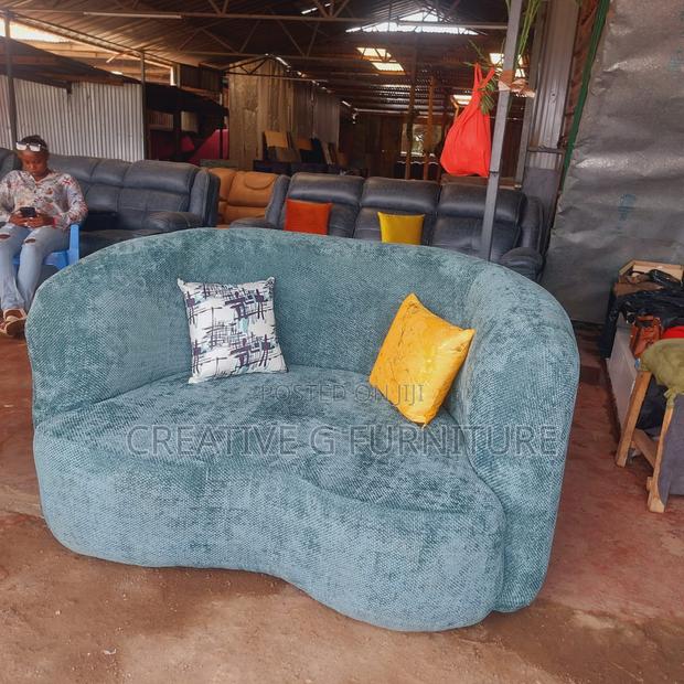 2-Seater Curved Sofa With Pillows - thumbnail 2