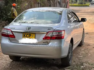Toyota Premio 2011 Silver