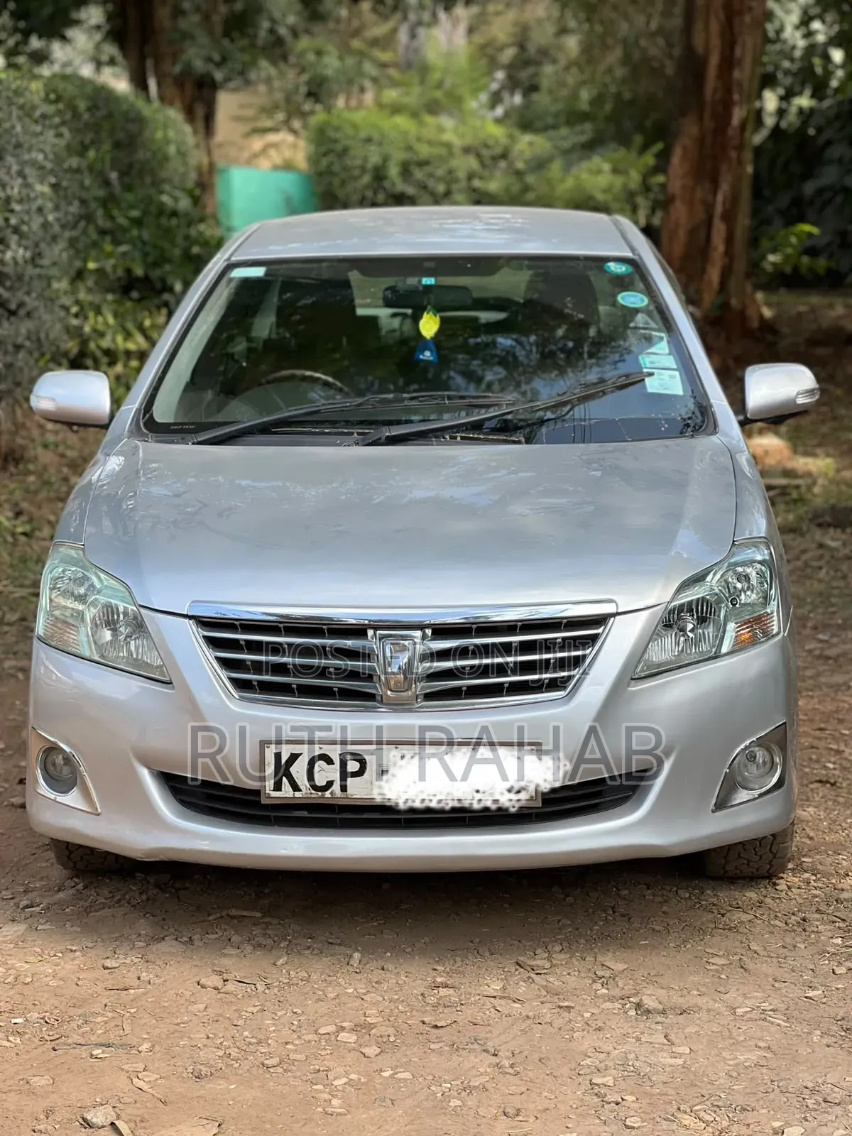 Toyota Premio 2011 Silver
