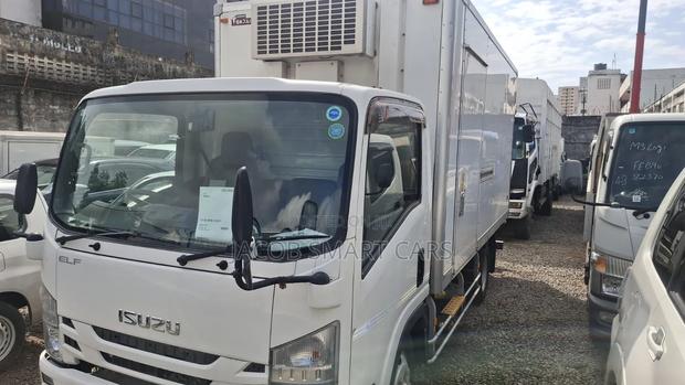 Isuzu Canter - thumbnail 2