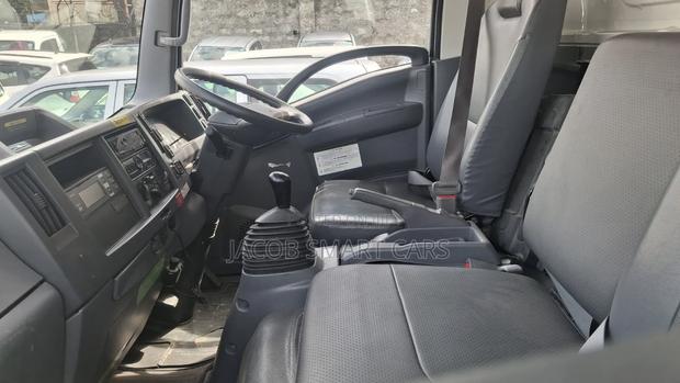 Isuzu Canter - thumbnail 3