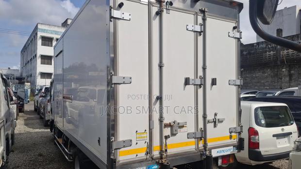 Isuzu Canter - thumbnail 8