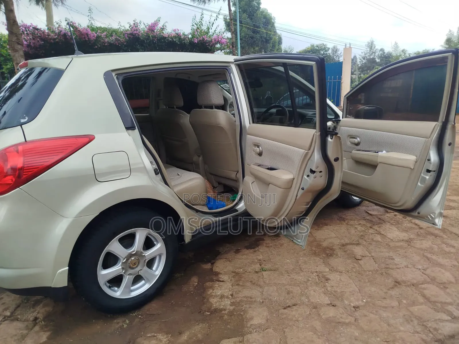 Nissan Tiida 2008 Silver