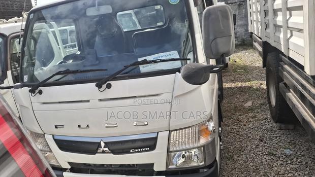 Mitsubishi Fuso 2018 White - thumbnail 2