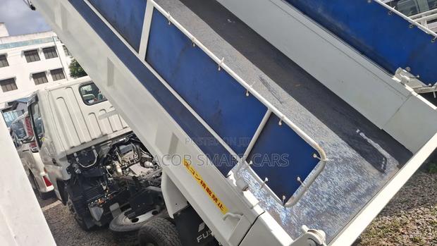 Mitsubishi Fuso 2018 White - thumbnail 4